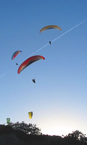 Extenu par la monte avec le parapente sur le dos, je fais une pause, le temps dune photo.